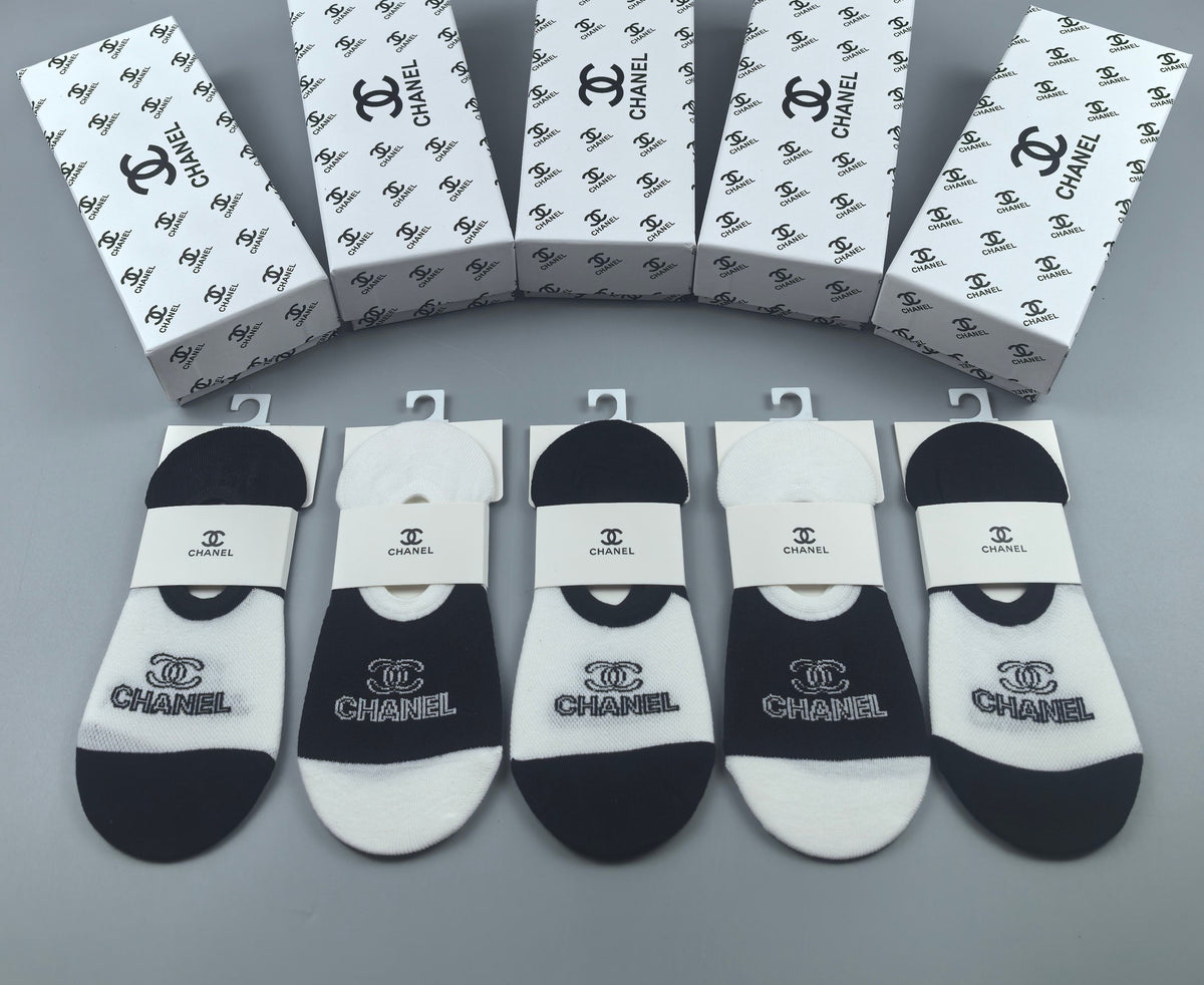 CHANEL Graphic Low-Opening Sock Selection, gallery image 9