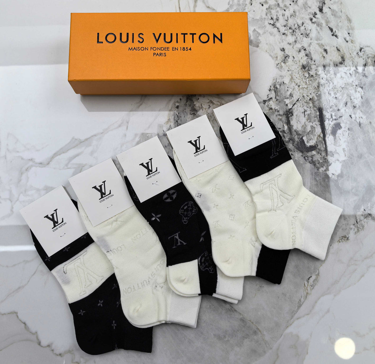 Louis Vuitton Side Flower Graphic Neutral Cuffs Ankle Socks, image 6