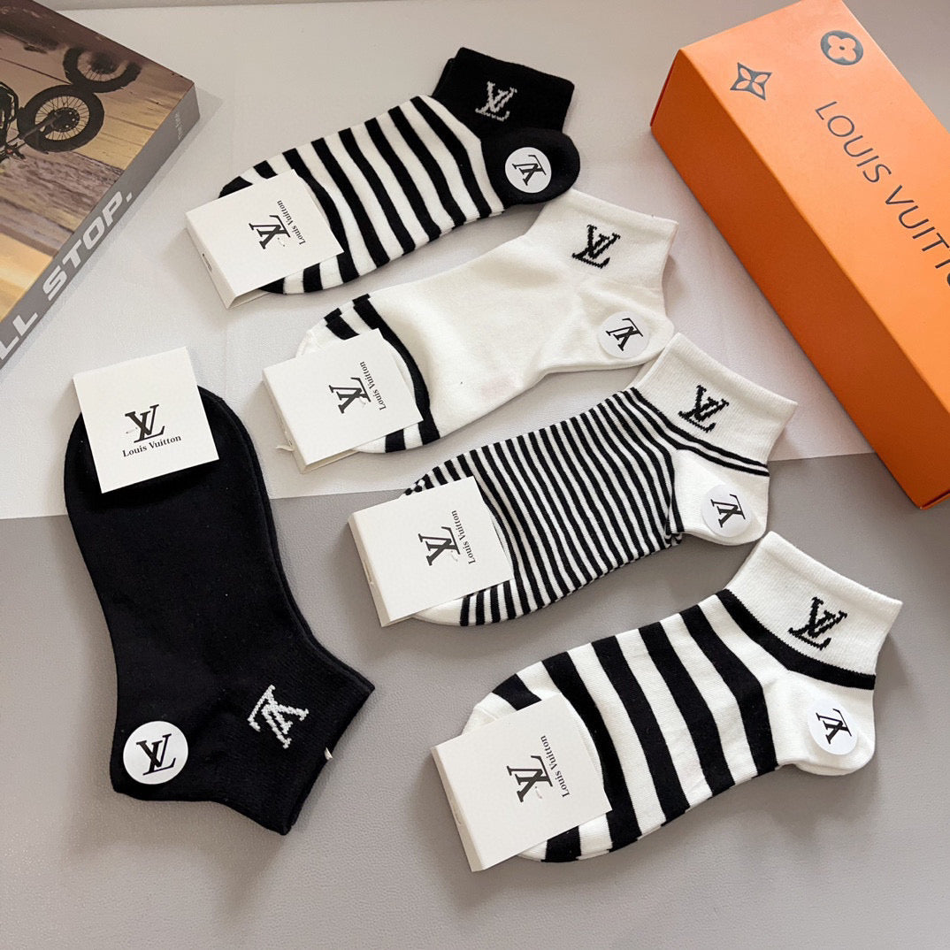 Louis Vuitton Black White Fine Stripe Toe Motifs Ankle Socks, image 9