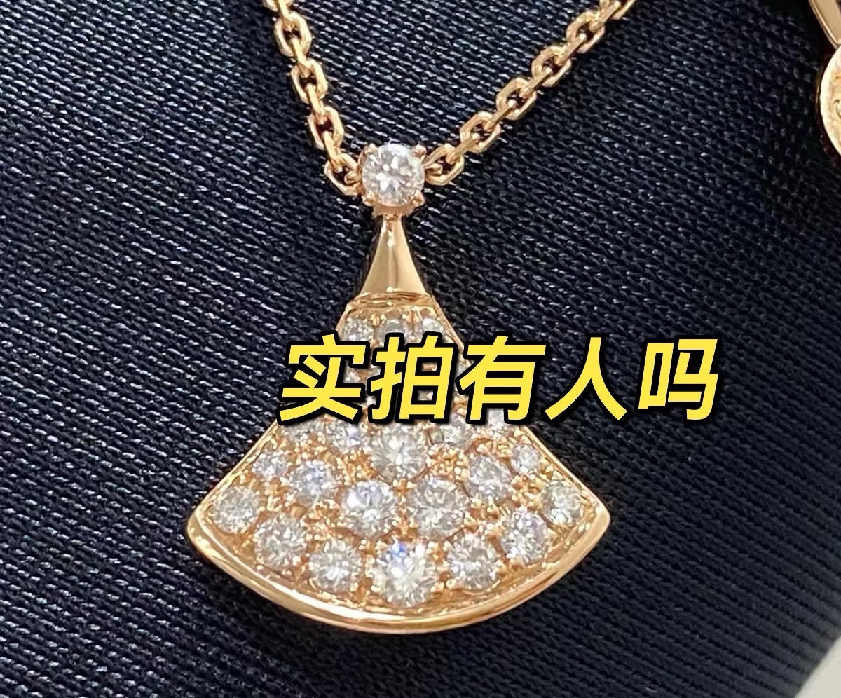 Martin Graham pendant necklace in polished metal-tone – main product view