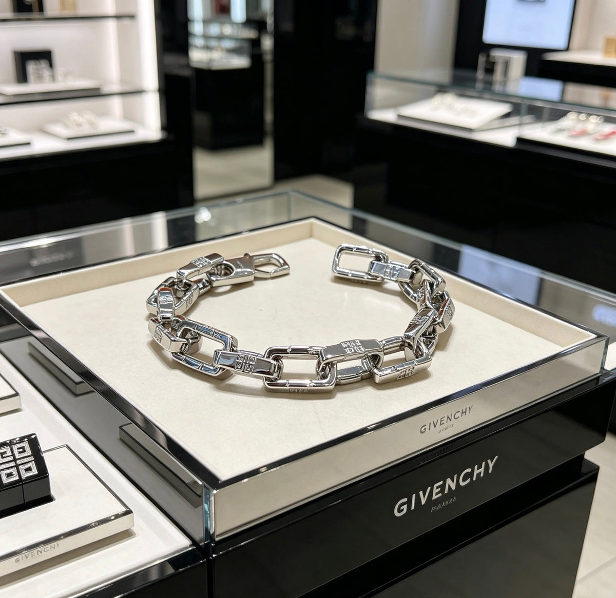 Martin Graham bracelet in polished metal-tone – main product view