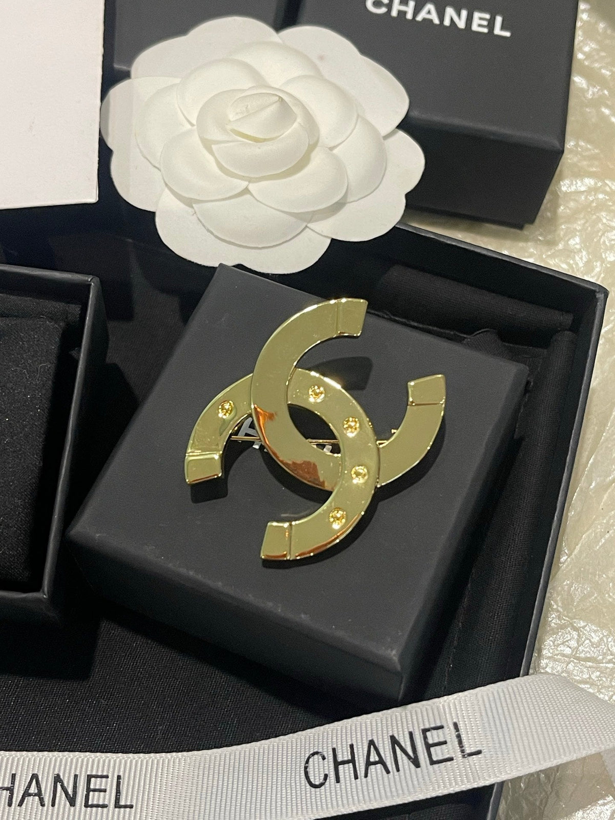 Martin Graham brooch in polished metal-tone – main product view