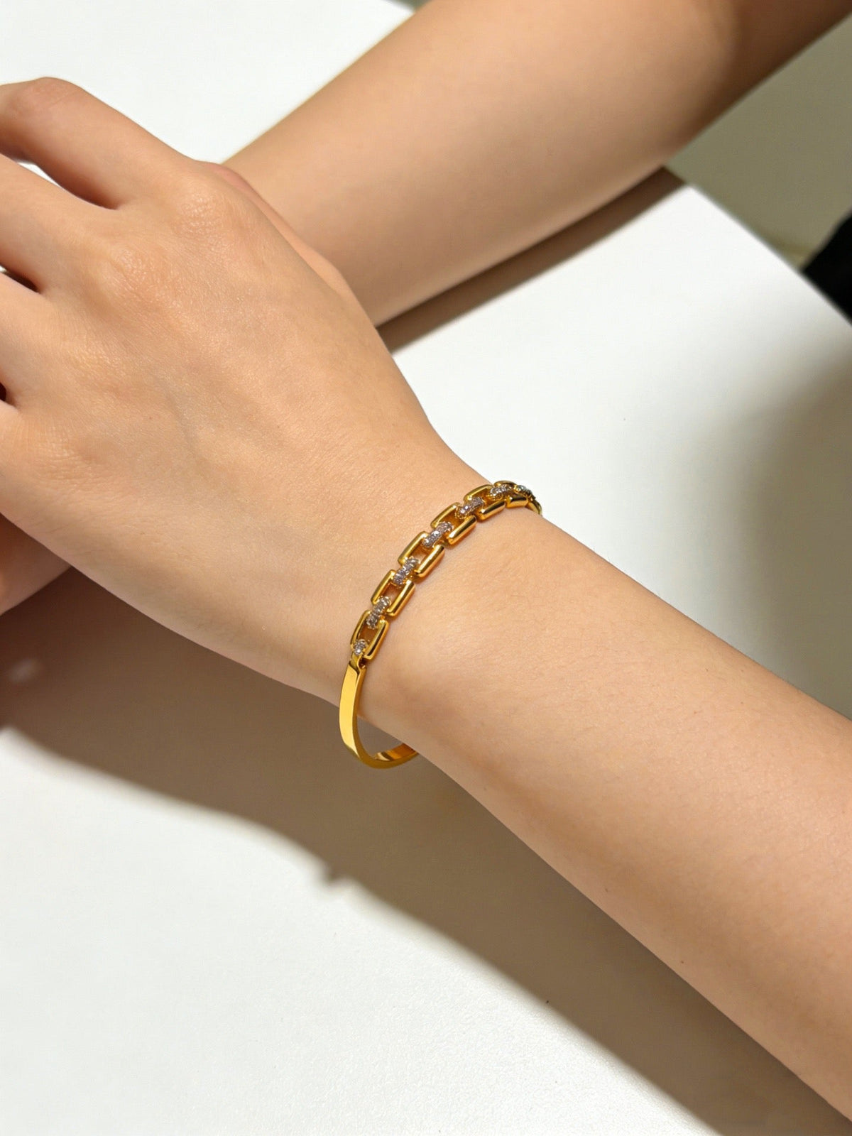 Martin Graham bracelet in polished metal-tone – detail view