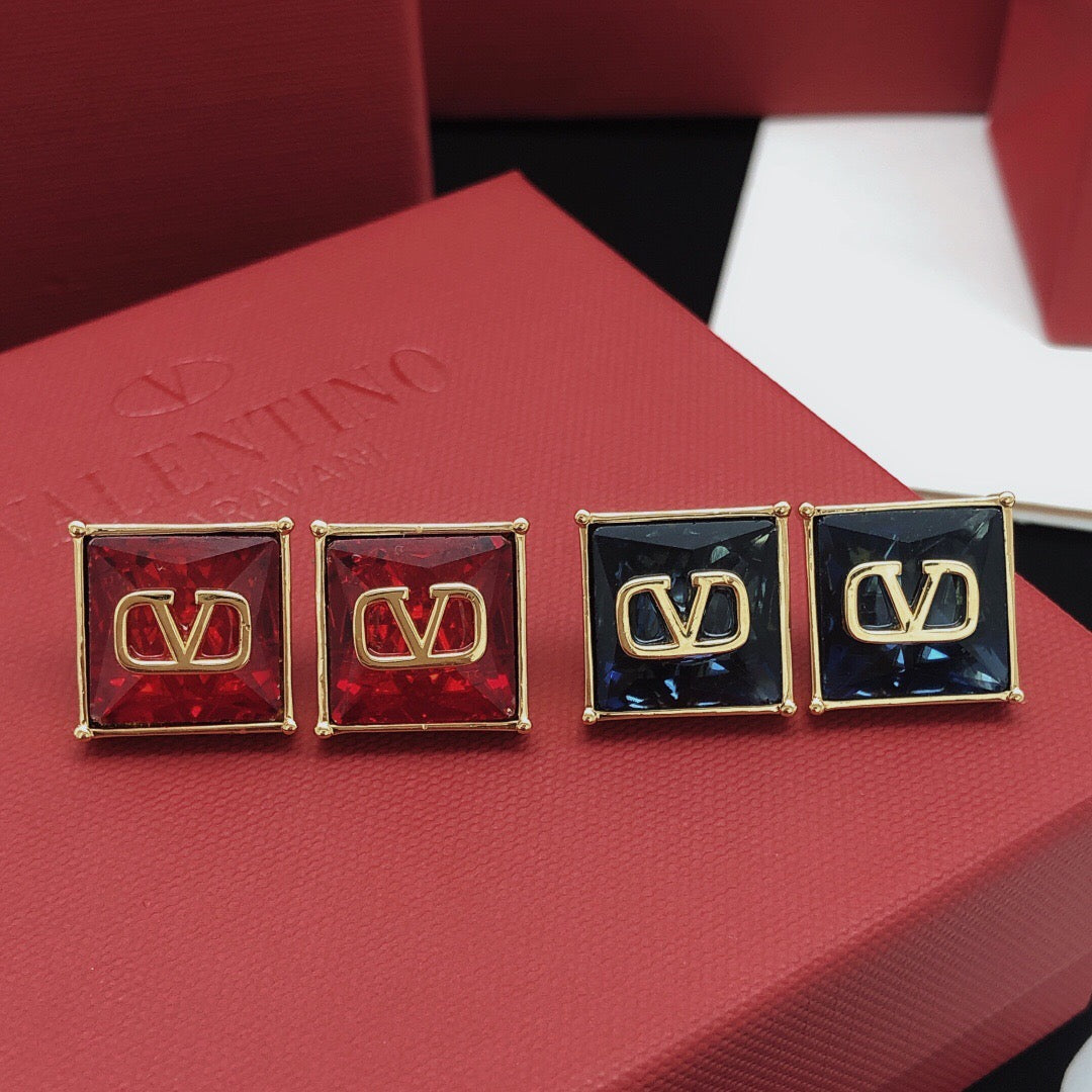 Martin Graham stud earrings in polished metal-tone – detail view
