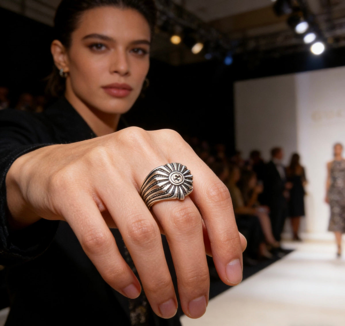 Martin Graham ring in polished metal-tone – detail view