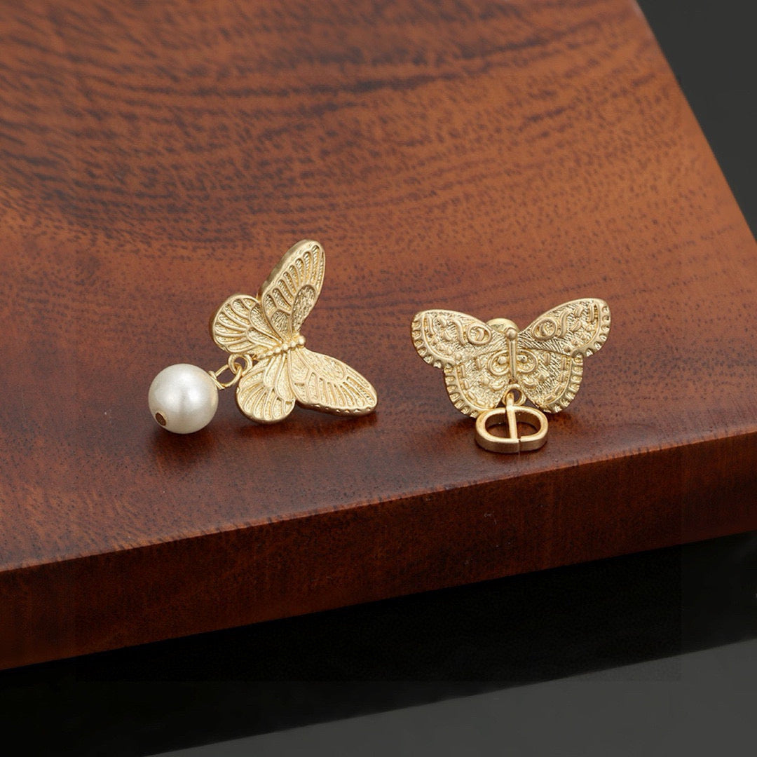 Martin Graham stud earrings in polished metal-tone – detail view
