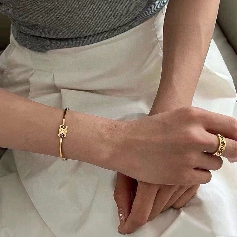 Martin Graham bracelet in polished metal-tone – detail view