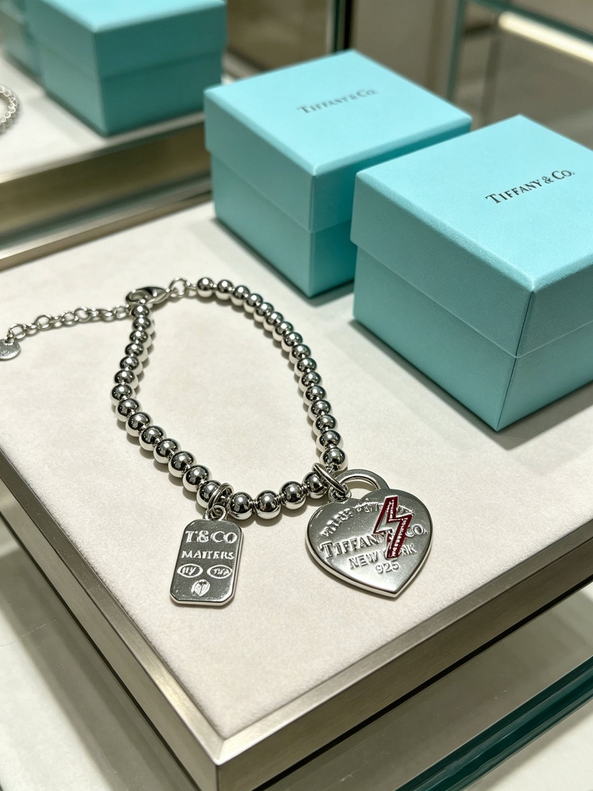 Martin Graham bracelet in polished metal-tone – detail view