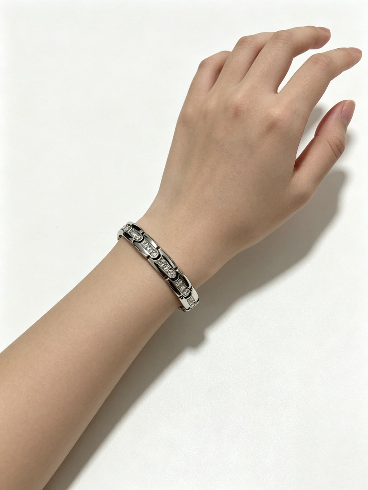 Martin Graham bracelet in polished metal-tone – detail view