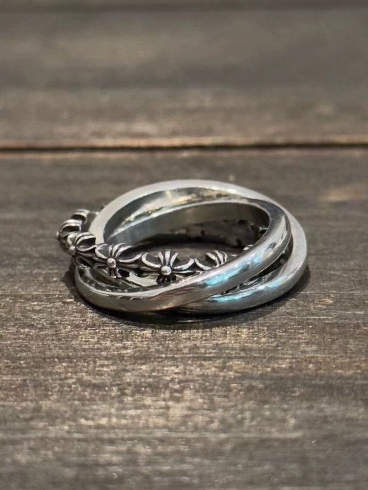Martin Graham ring in polished metal-tone – detail view
