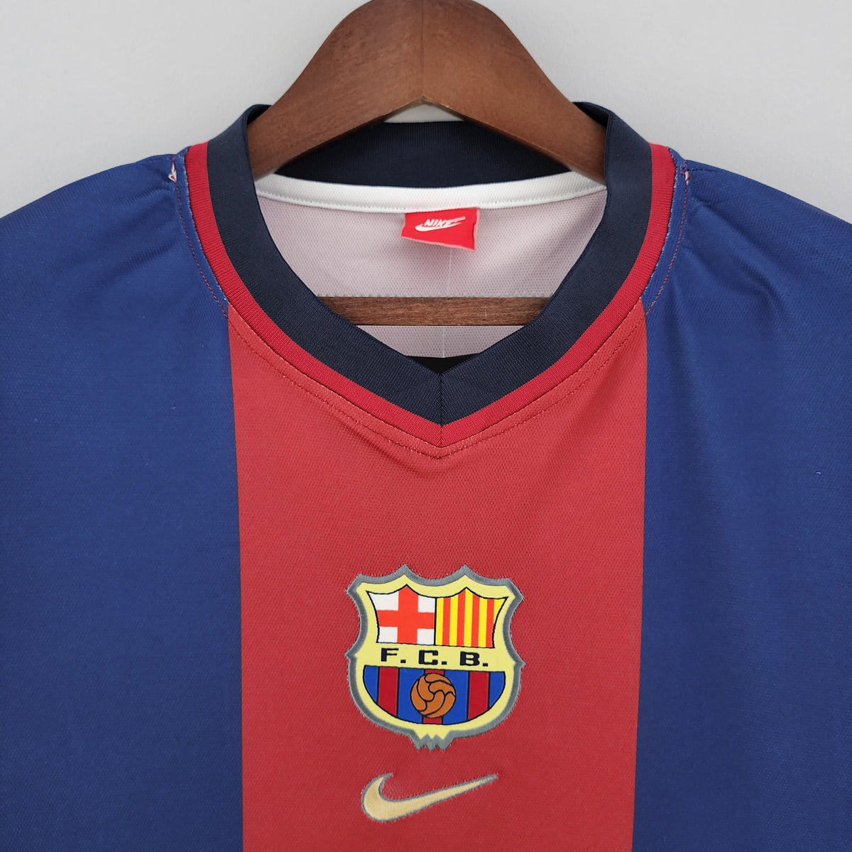 Barcelona 1998-99 Home Retro Jersey – Nike Blaugrana Figo Rivaldo Guardiola Kluivert Xavi Football Shirt