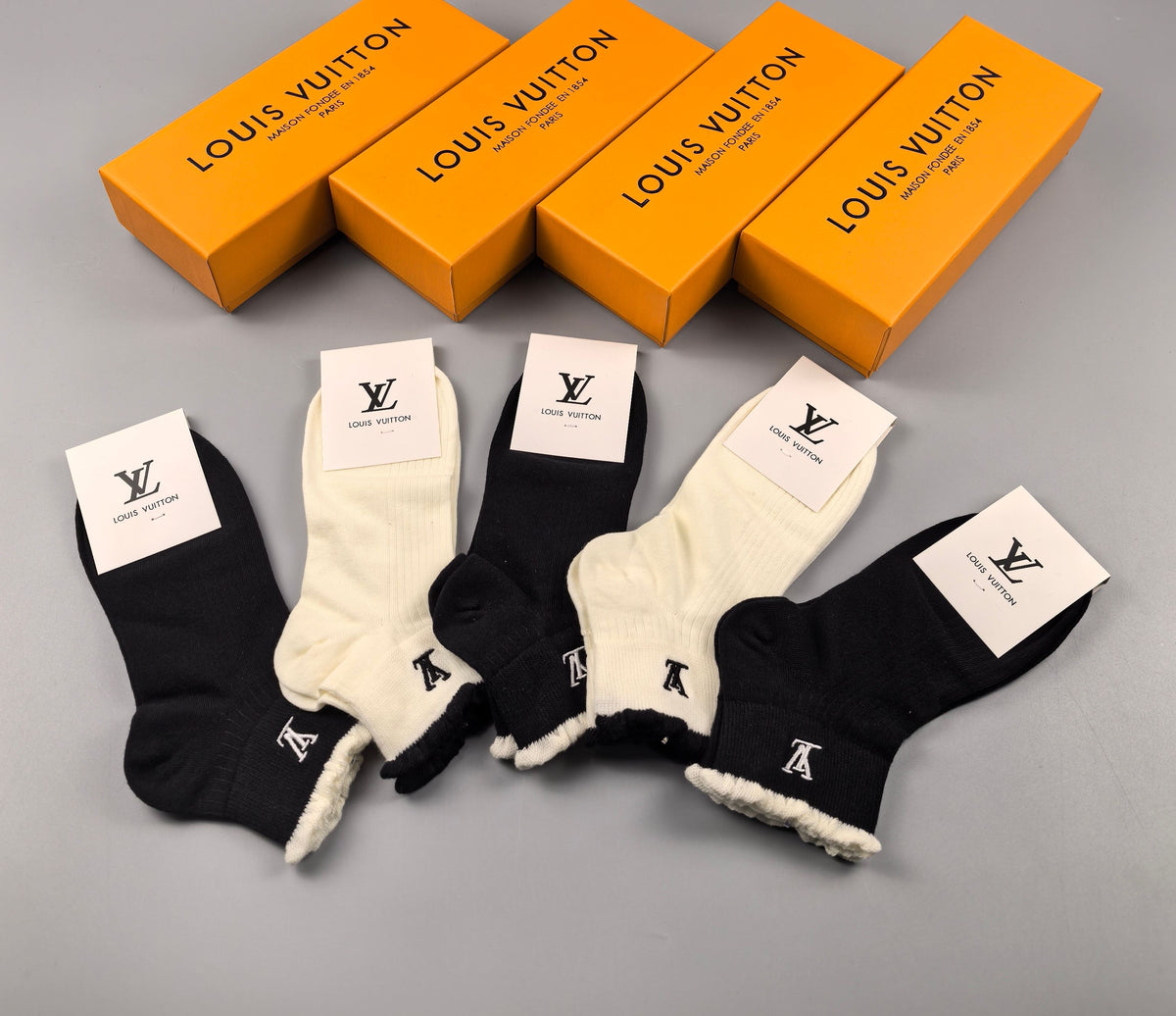 Louis Vuitton Black Cream Narrow Letter Edges Ankle Socks, image 7