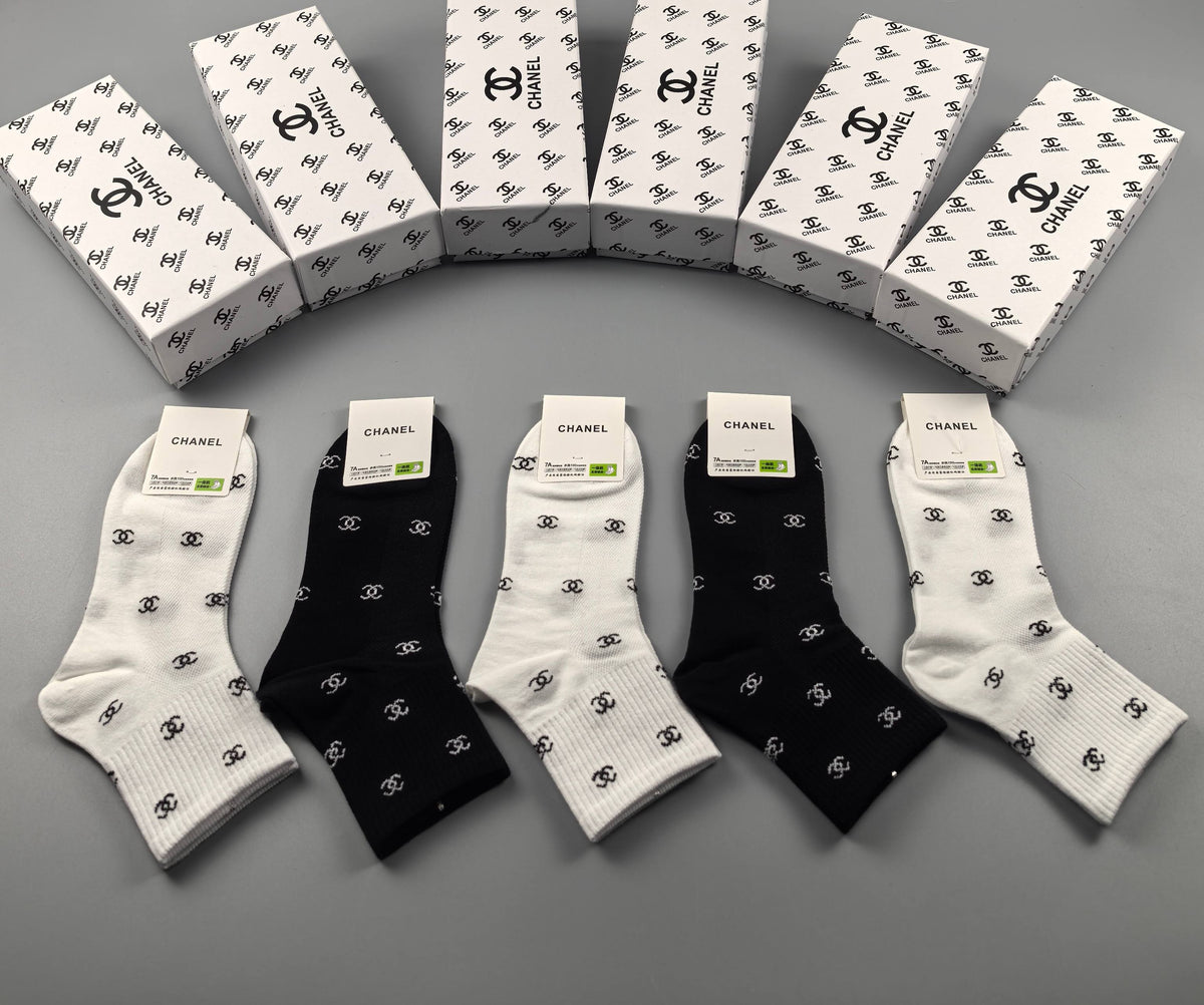 CHANEL Scattered Motif Short Socks, gallery image 8