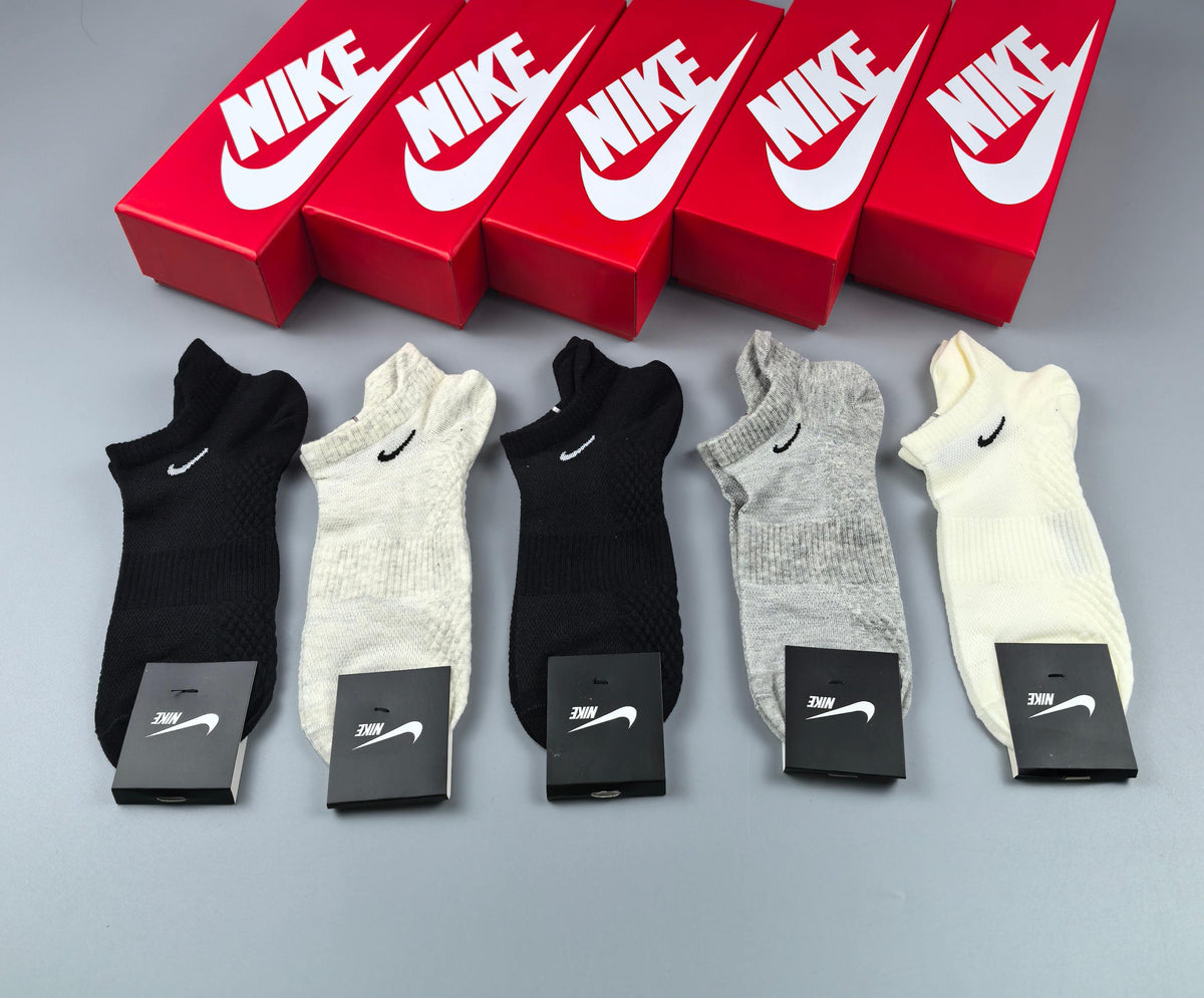 Nike Small Swoosh Neutral Short Socks, gallery image 2