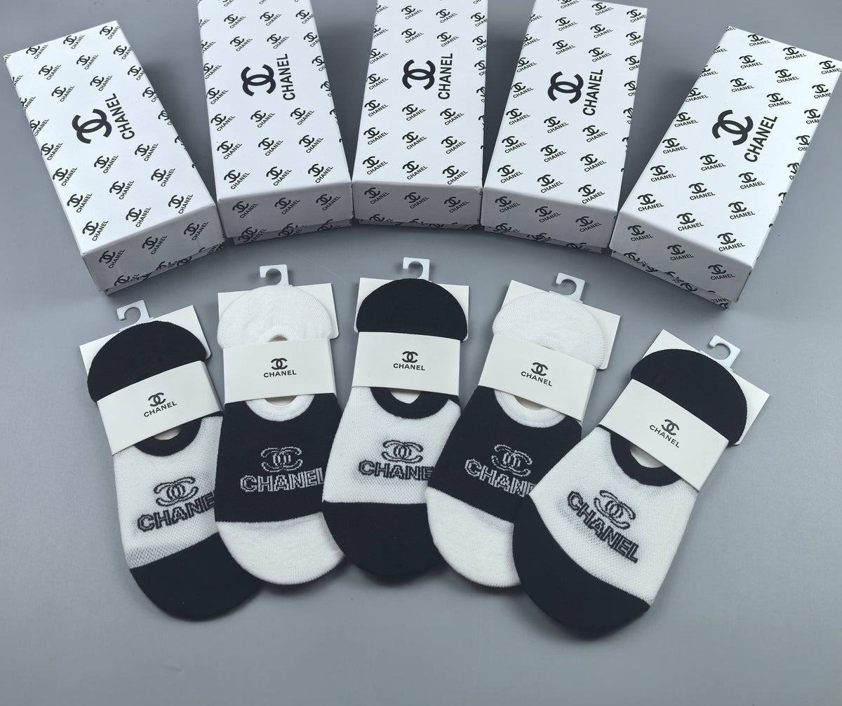 CHANEL Graphic Low-Opening Sock Selection, gallery image 8