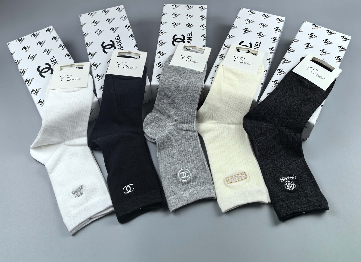 CHANEL Outline Motif Neutral Ankle Socks, gallery image 7