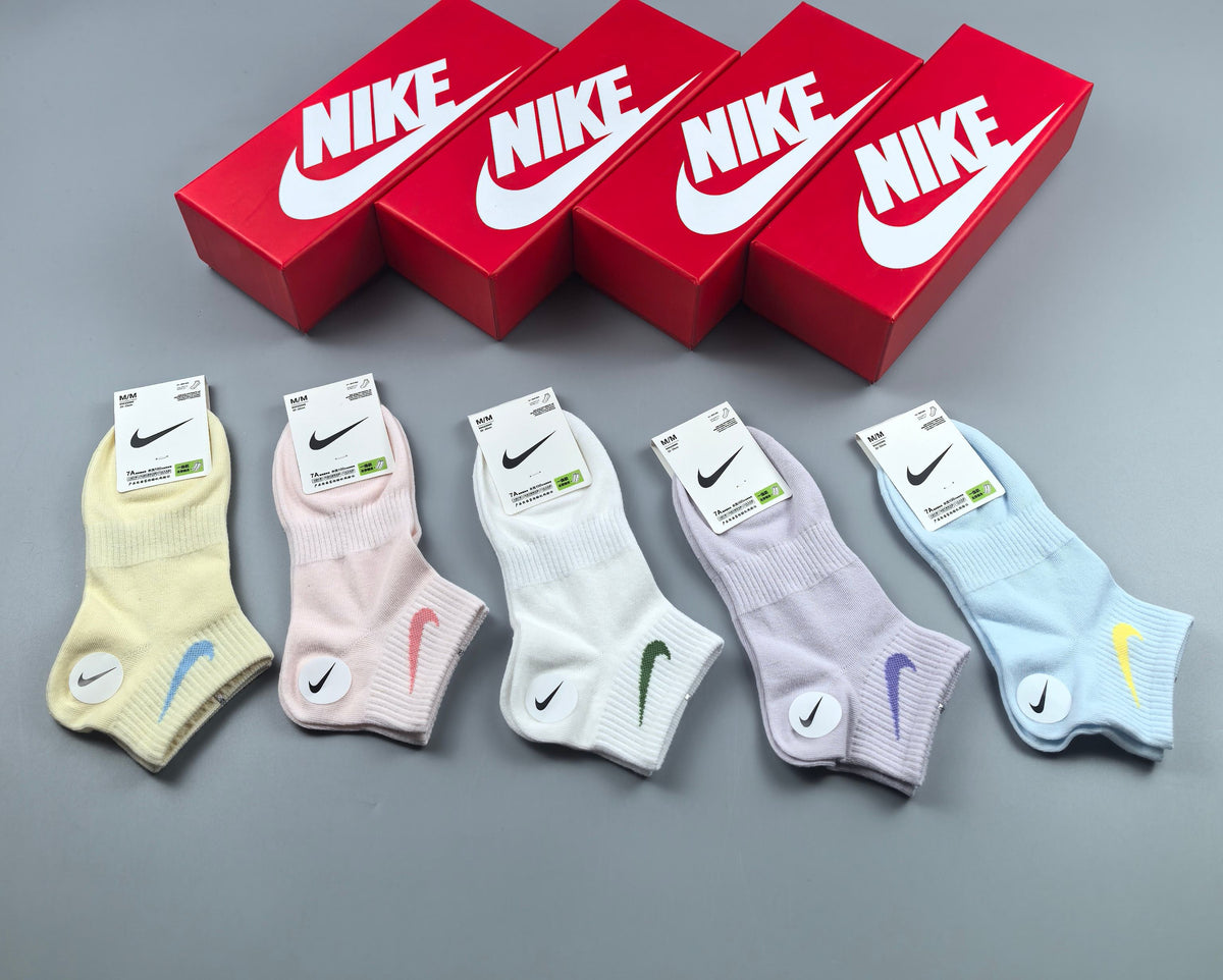 Nike Soft-Tone Small Swoosh Socks, gallery image 4
