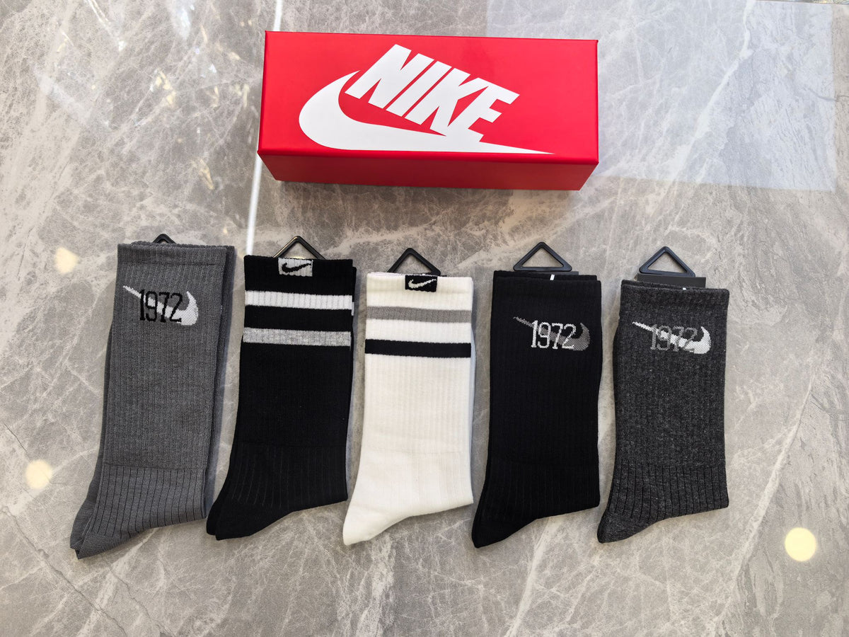 Nike Tonal Ribbed Swoosh Crew Socks, gallery image 5