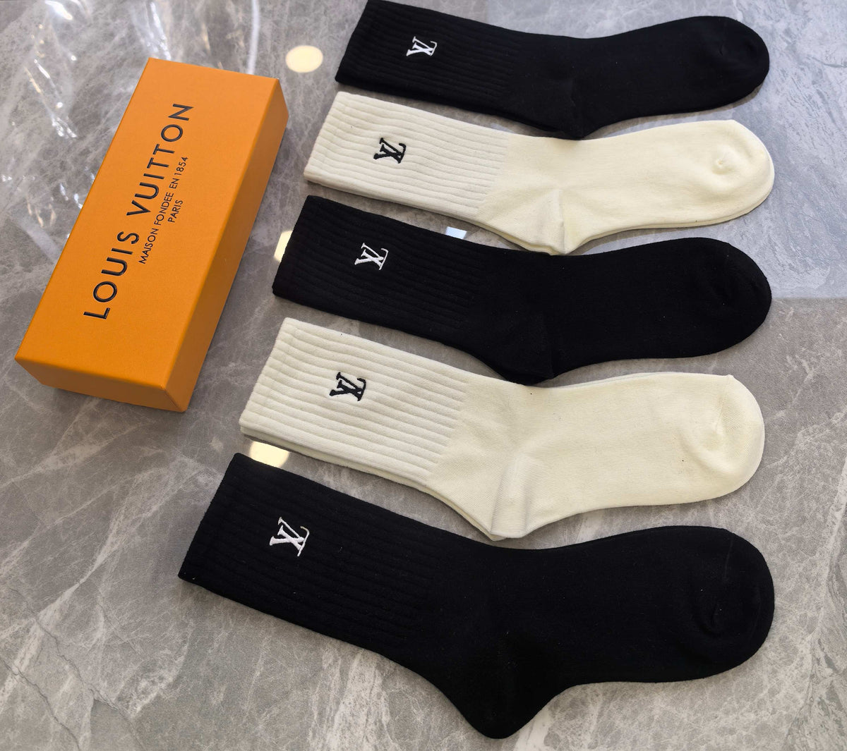 Louis Vuitton Black Cream Plain Small Cuff Letter Crew Socks, image 4