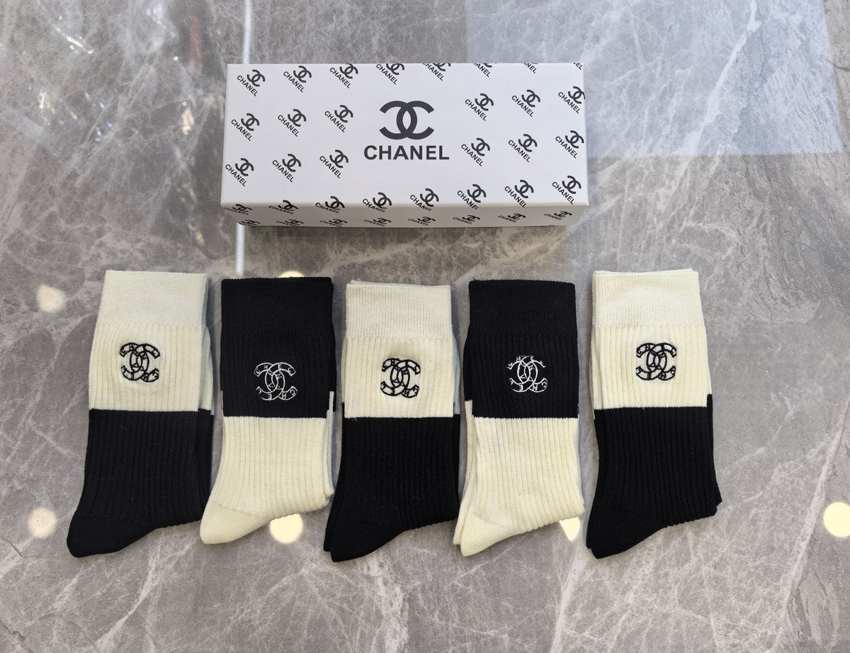 CHANEL Small Round-Motif Ribbed Socks, gallery image 1