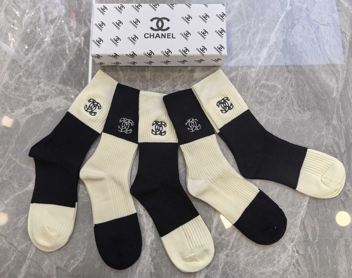 CHANEL Small Round-Motif Ribbed Socks, gallery image 3