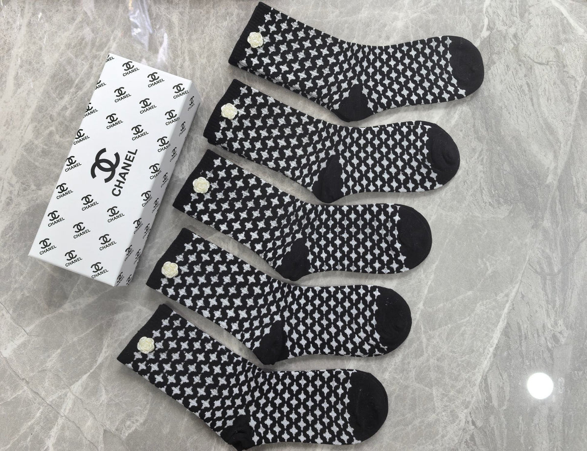 CHANEL Small Dot Pattern Crew Socks, gallery image 4