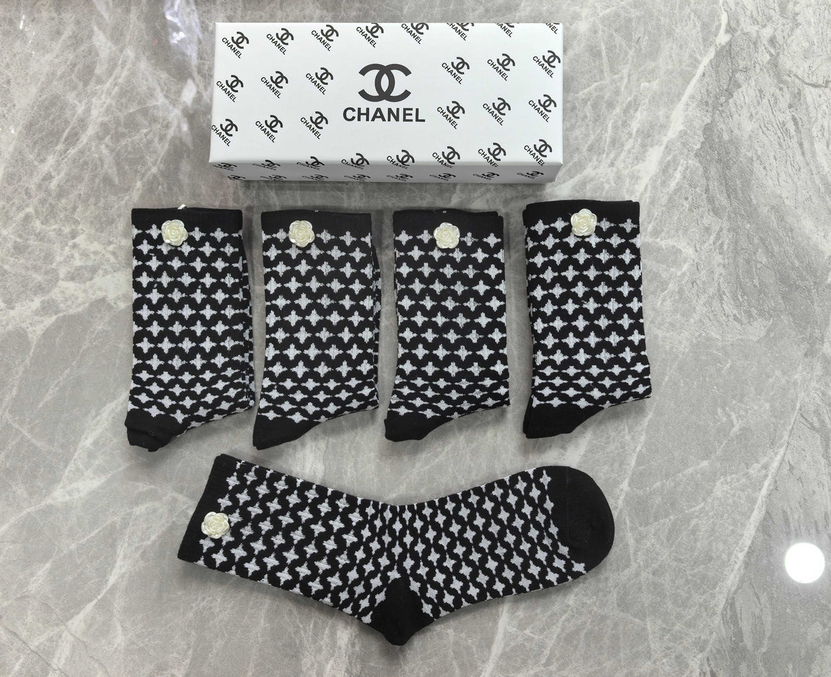 CHANEL Small Dot Pattern Crew Socks, gallery image 5