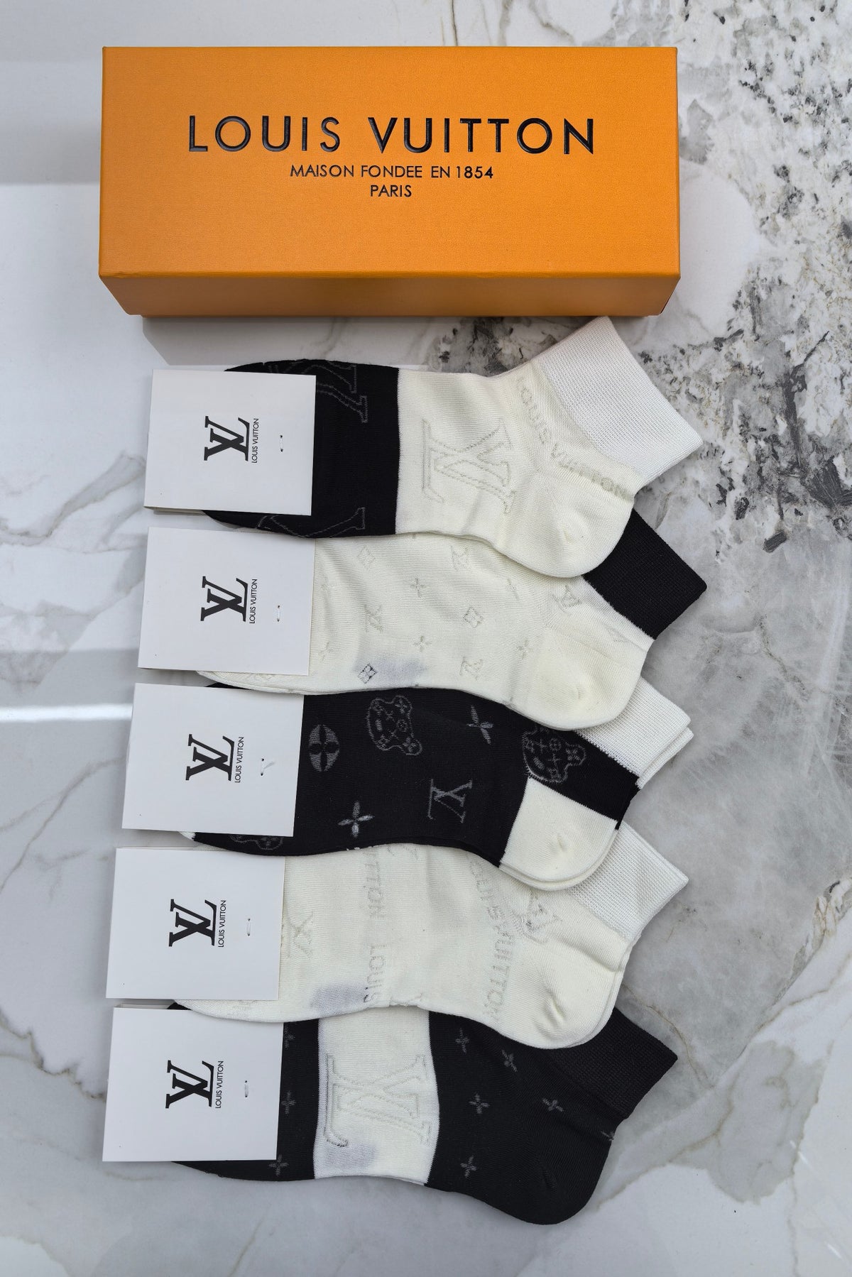 Louis Vuitton Side Flower Graphic Neutral Cuffs Ankle Socks, image 5