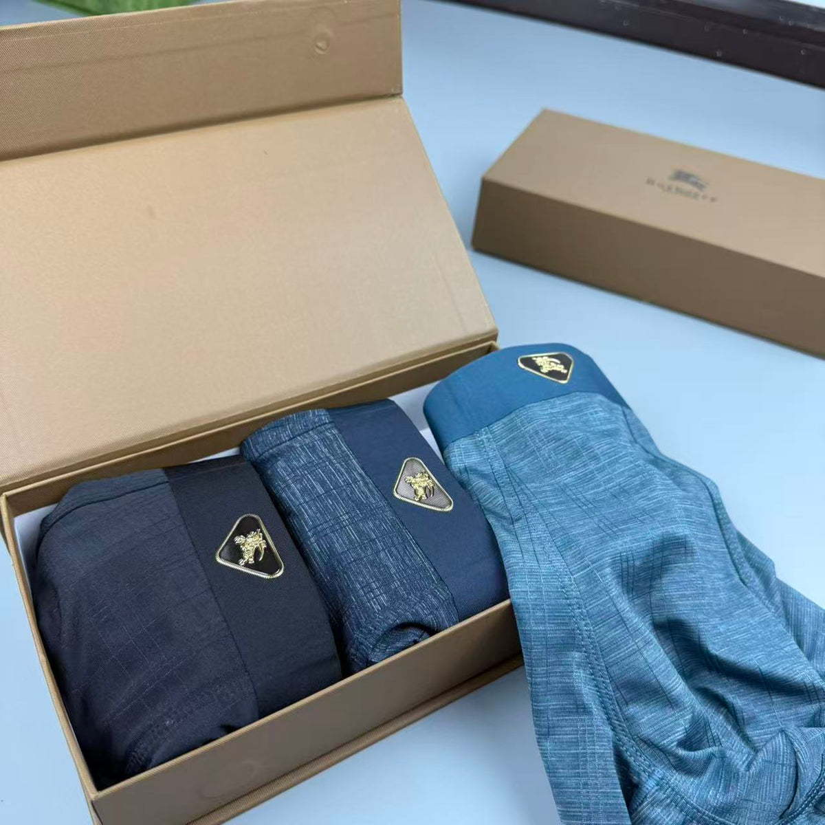 Burberry Black Small Gold Waist Emblem Boxer Briefs, image 5