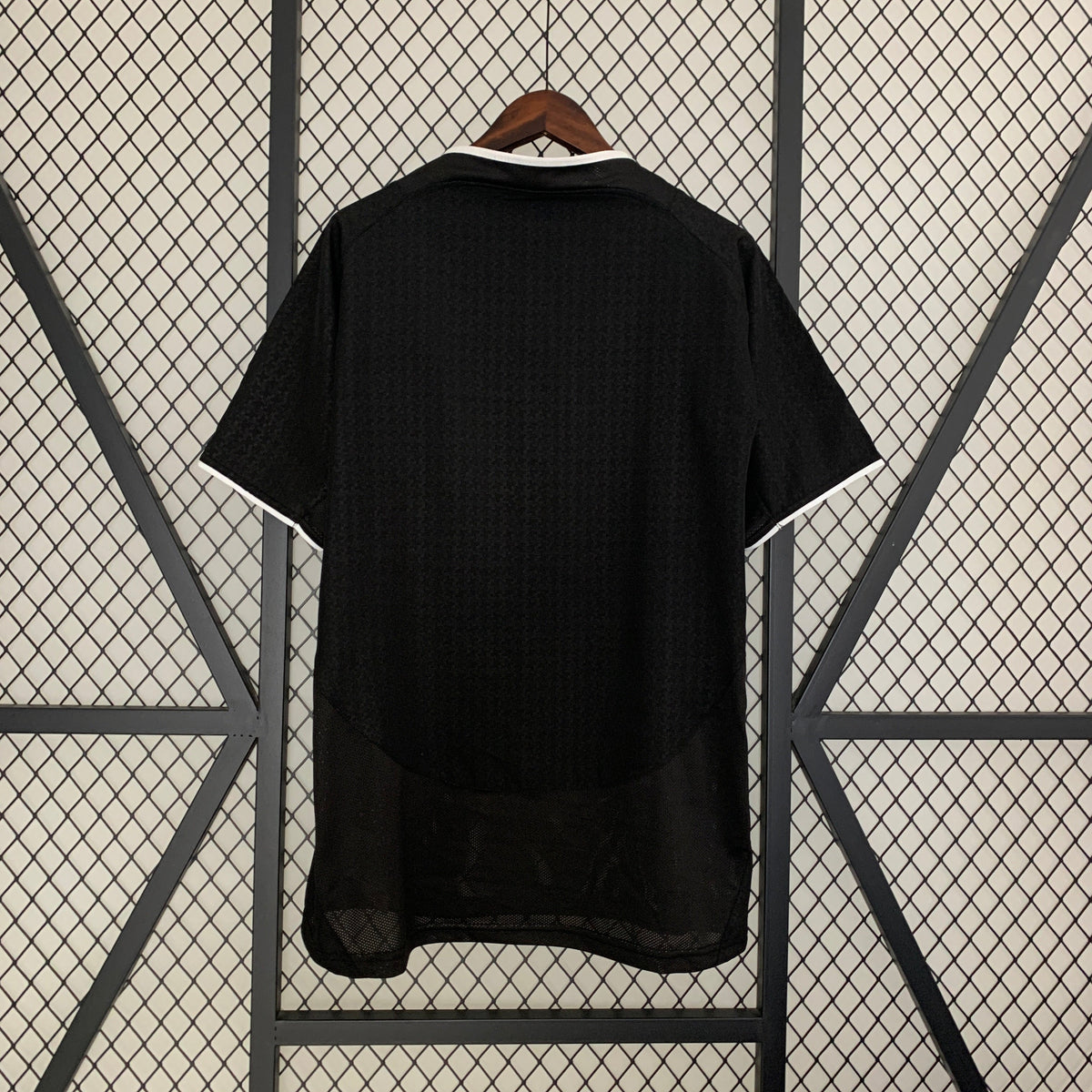 Manchester United 2003-04 Away Retro Jersey – Nike Black Vodafone Ronaldo Van Nistelrooy Scholes Football Shirt