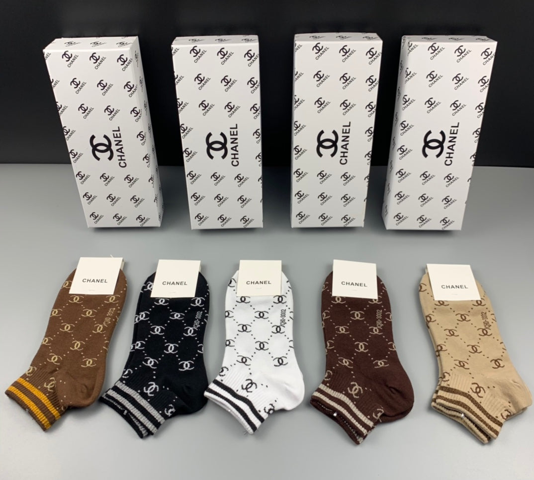 CHANEL Warm Geometric Short Socks, gallery image 1