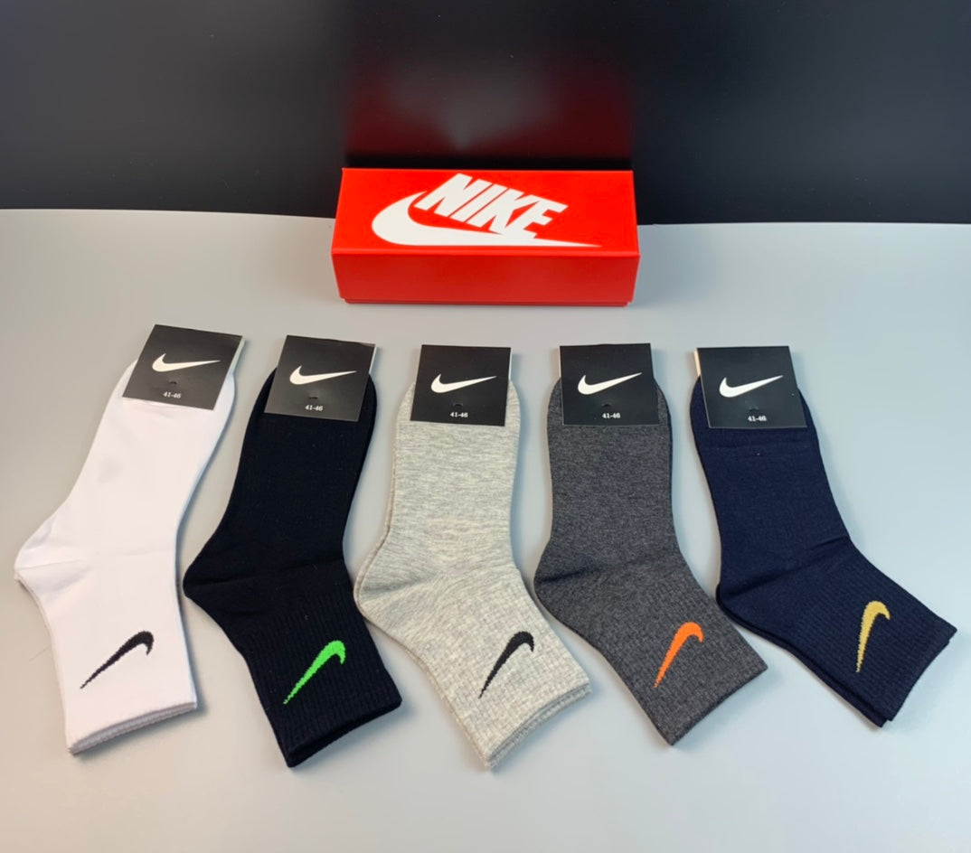 Nike Small Colour Swoosh Ribbed Socks, gallery image 3