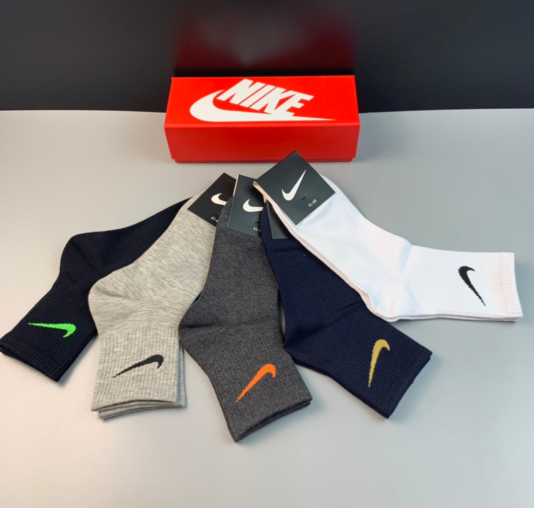 Nike Small Colour Swoosh Ribbed Socks, gallery image 5