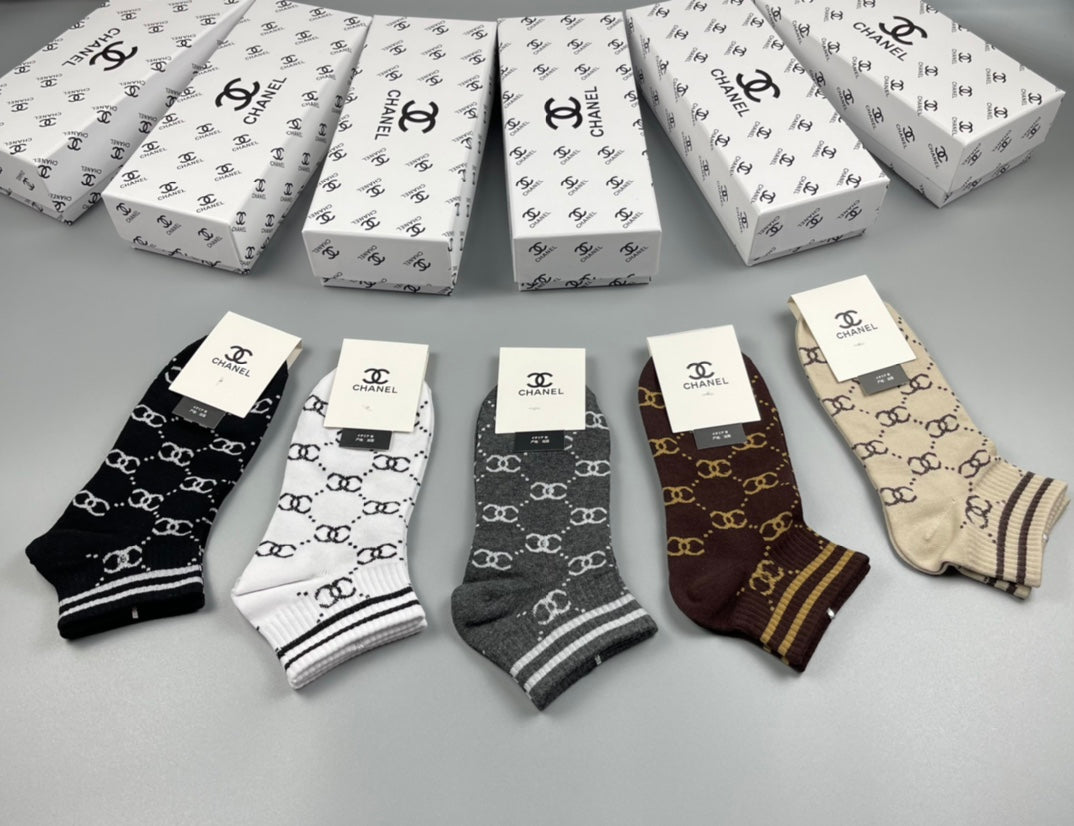 CHANEL Grid Pattern Short Socks, gallery image 1