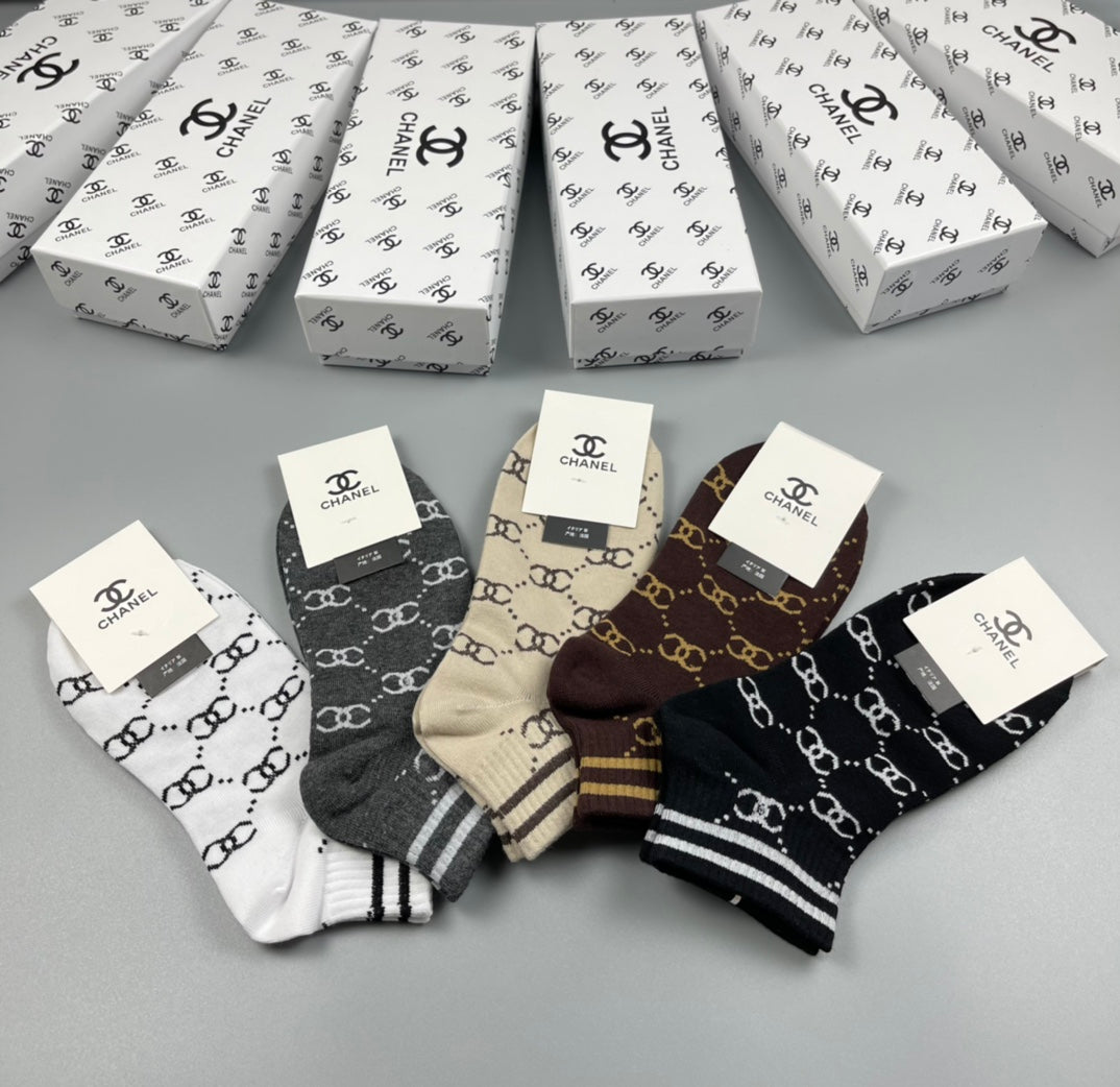 CHANEL Grid Pattern Short Socks, gallery image 6