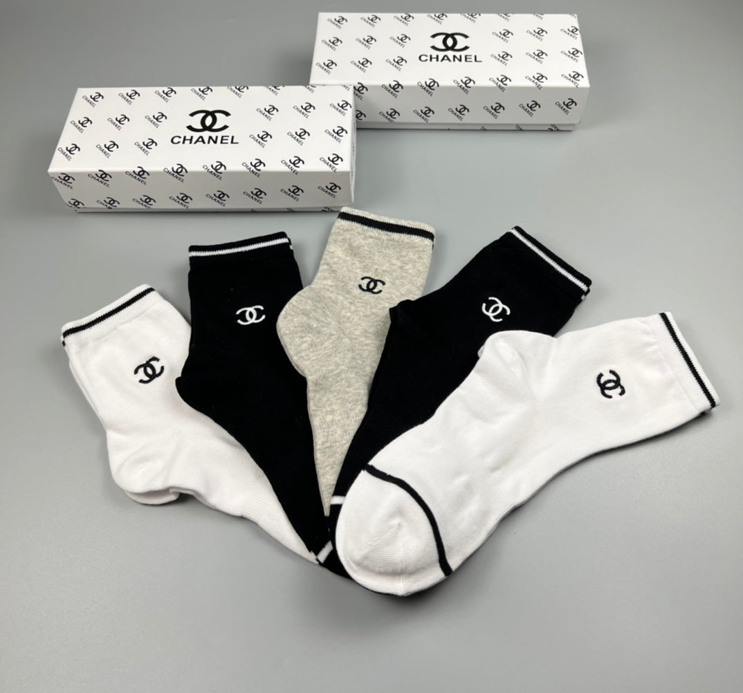 CHANEL Piped Outline Ankle Socks, gallery image 2