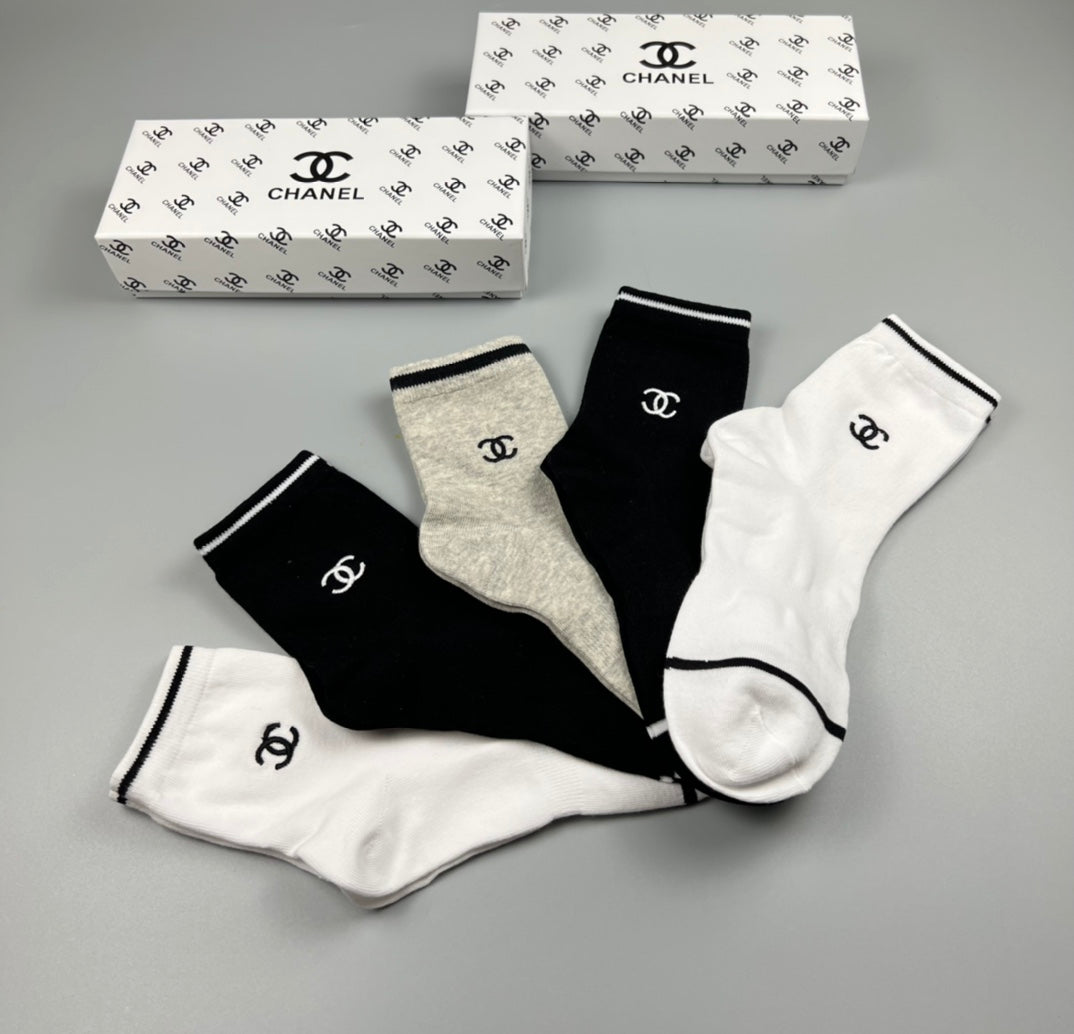 CHANEL Piped Outline Ankle Socks, gallery image 4