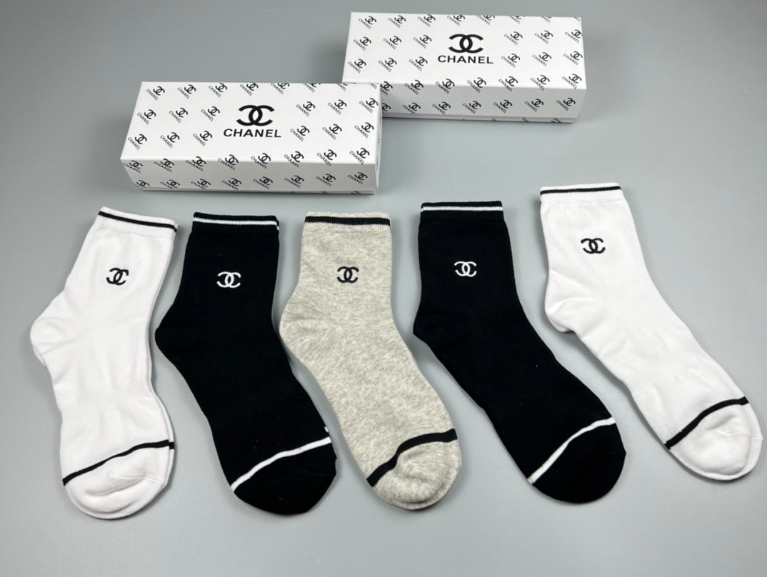 CHANEL Piped Outline Ankle Socks, gallery image 1