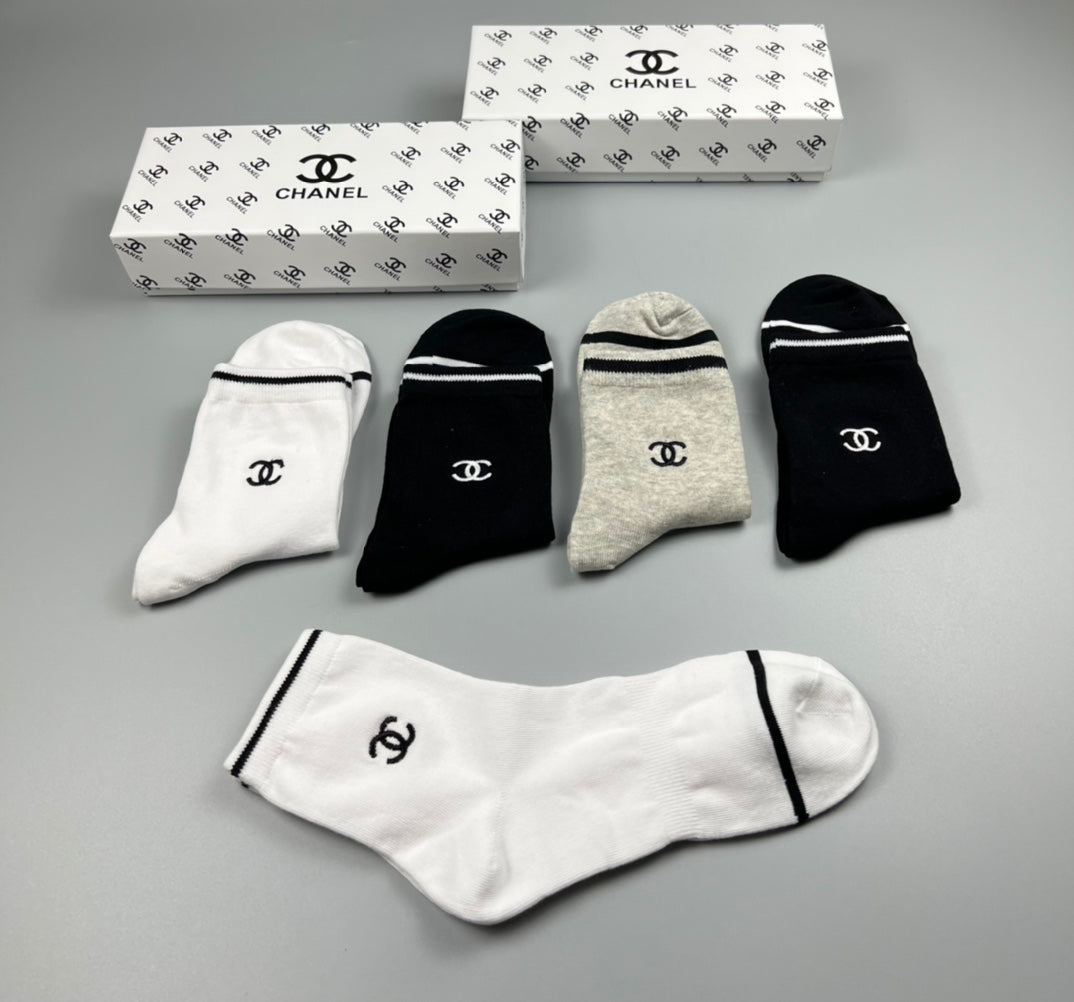 CHANEL Piped Outline Ankle Socks, gallery image 7