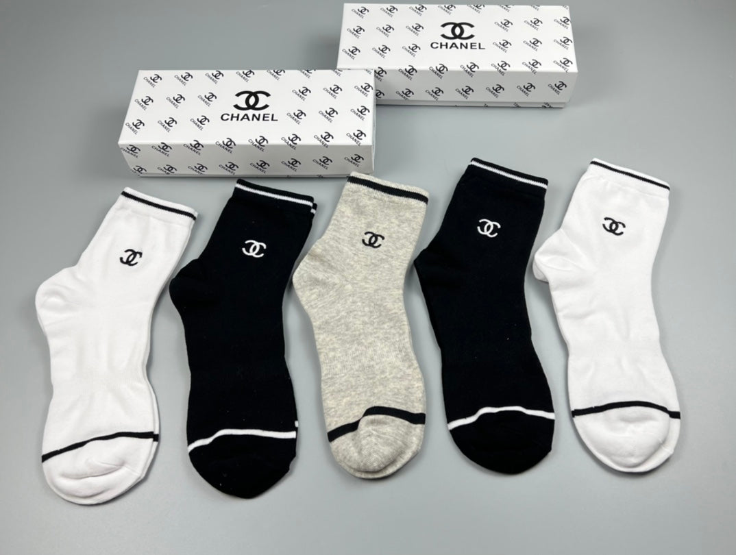 CHANEL Piped Outline Ankle Socks, gallery image 3