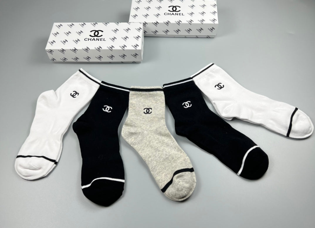 CHANEL Piped Outline Ankle Socks, gallery image 5