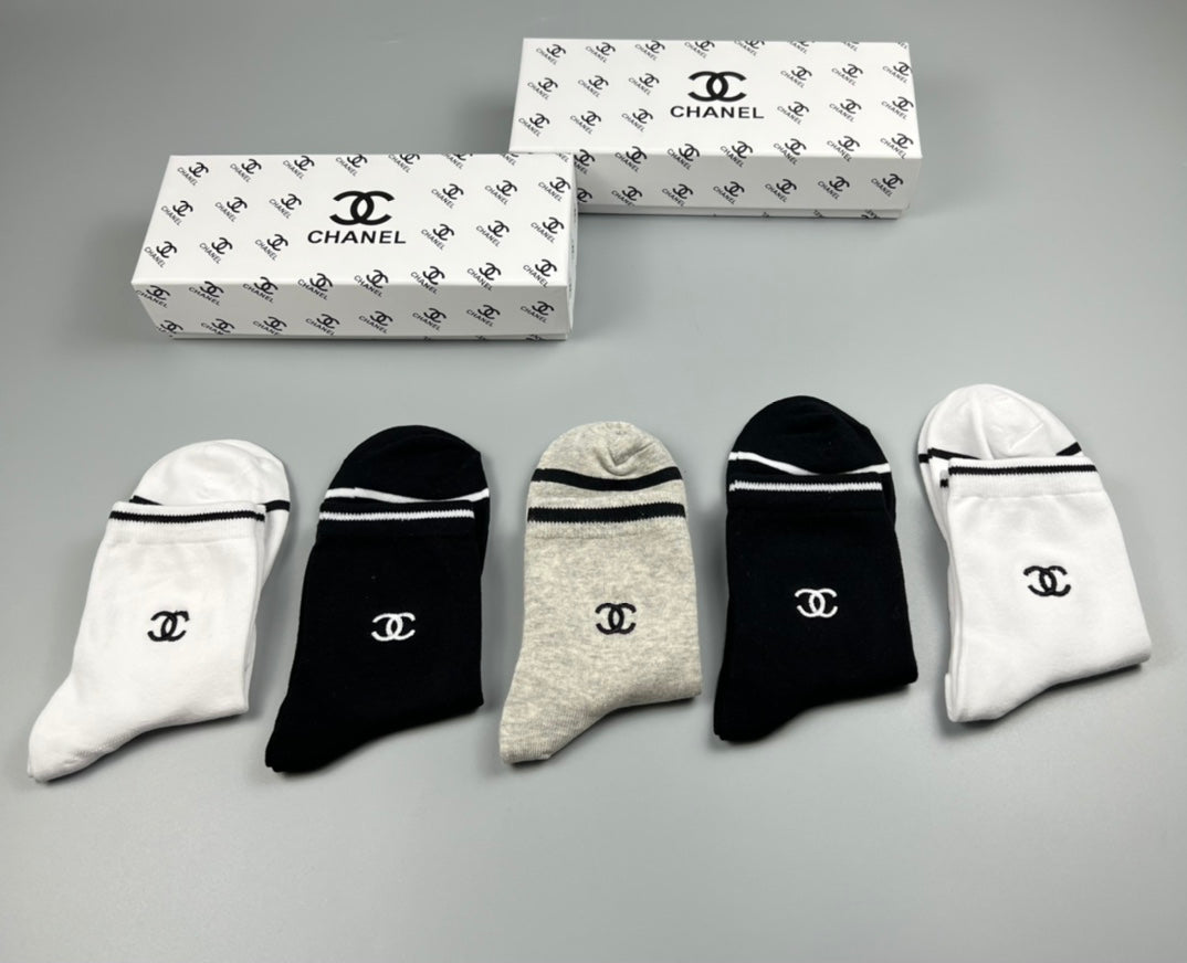 CHANEL Piped Outline Ankle Socks, gallery image 6