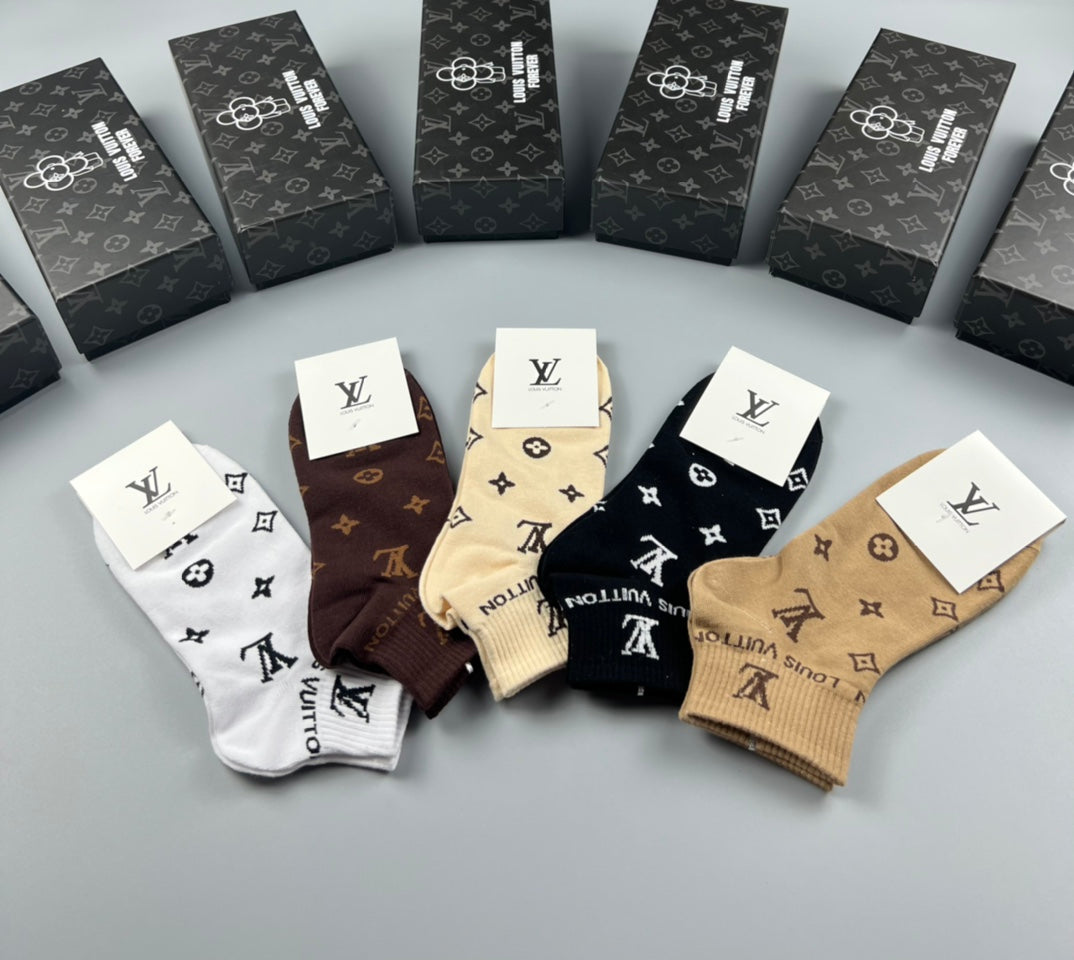 Louis Vuitton Black White Earthy Repeat Flowers Ankle Socks, image 2