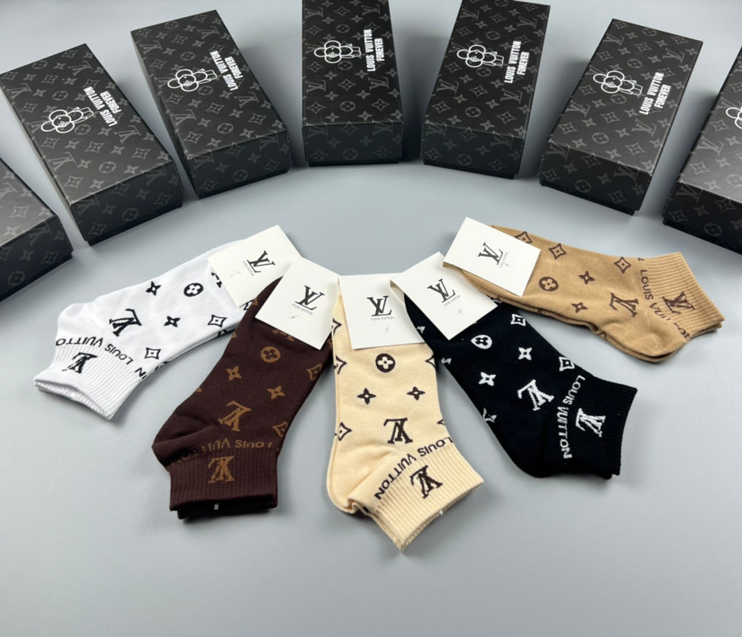 Louis Vuitton Black White Earthy Repeat Flowers Ankle Socks, image 3