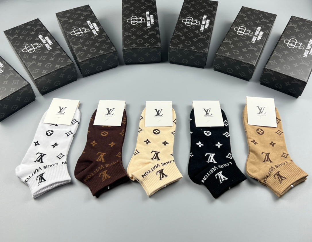 Louis Vuitton Black White Earthy Repeat Flowers Ankle Socks, image 1