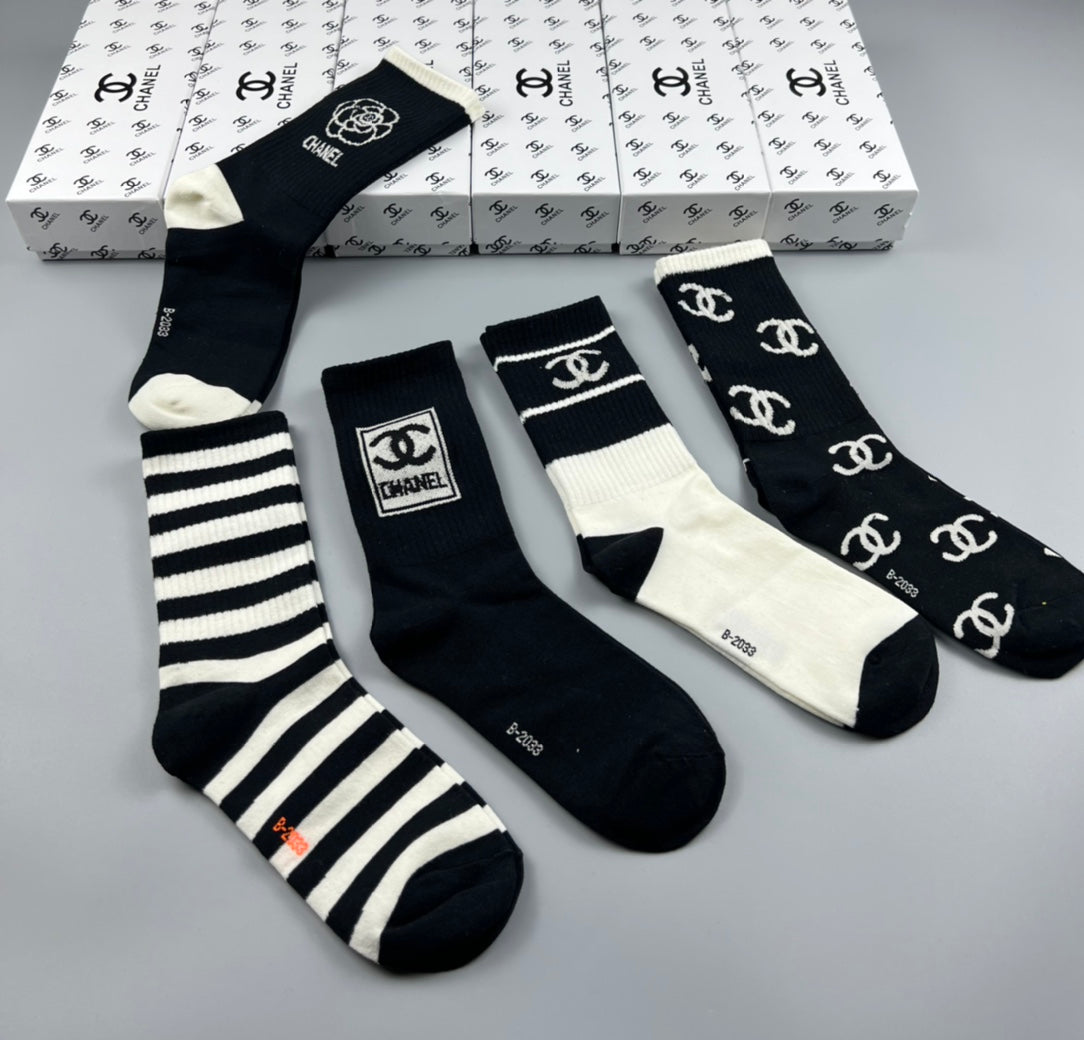 CHANEL Mixed Monochrome Graphic Crew Socks, gallery image 5