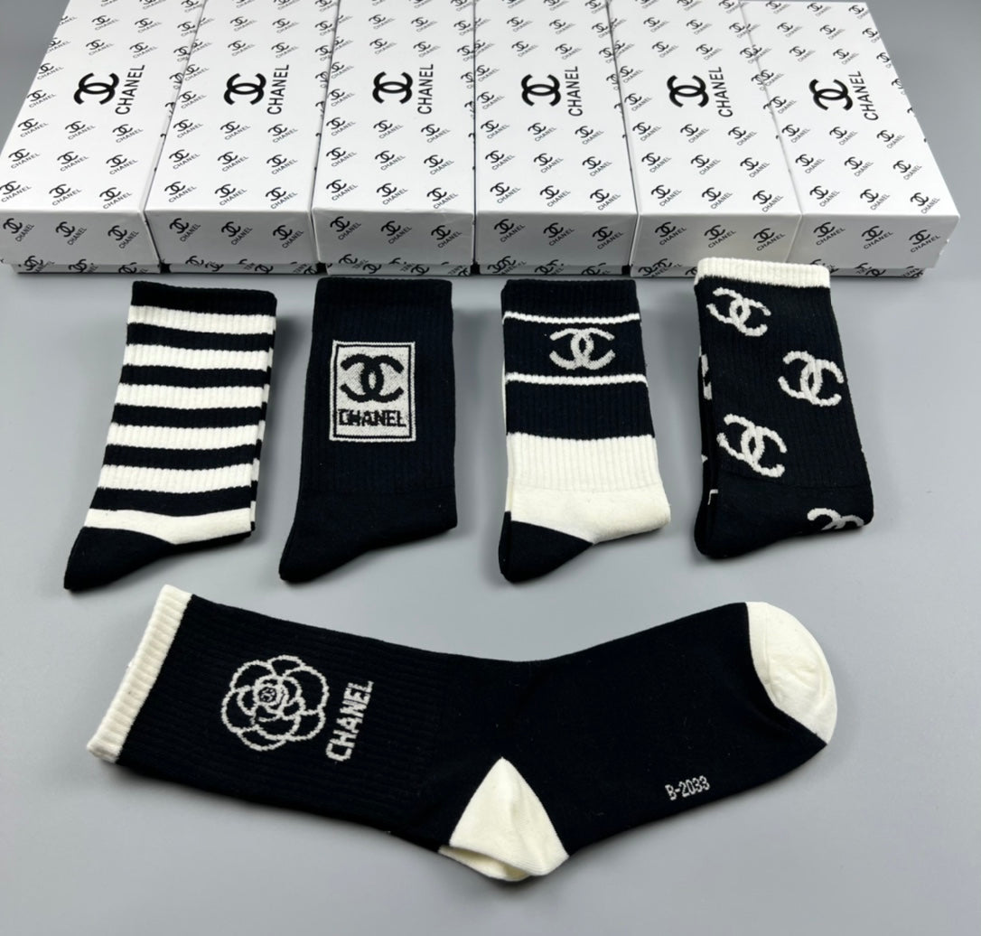 CHANEL Mixed Monochrome Graphic Crew Socks, gallery image 6