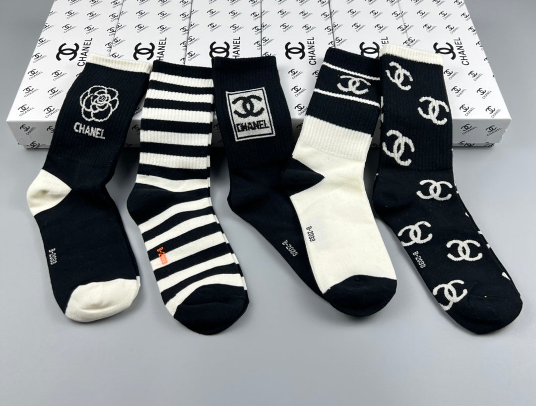 CHANEL Mixed Monochrome Graphic Crew Socks, gallery image 4