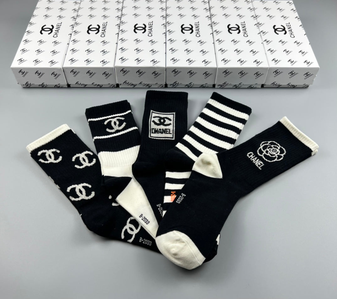 CHANEL Mixed Monochrome Graphic Crew Socks, gallery image 3