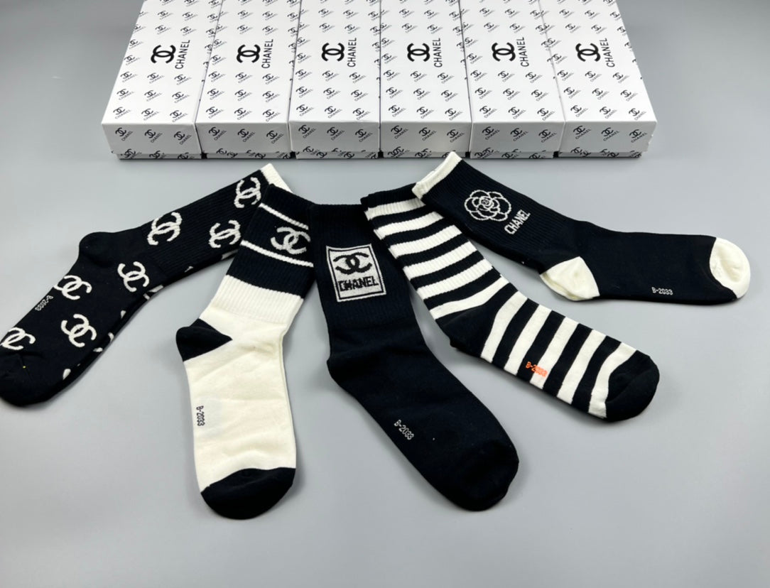 CHANEL Mixed Monochrome Graphic Crew Socks, gallery image 2